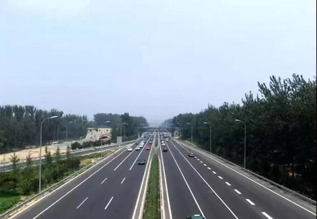 中止性踩油门的操作，，，，，，能让我们在行驶时省油吗？？？？？？？